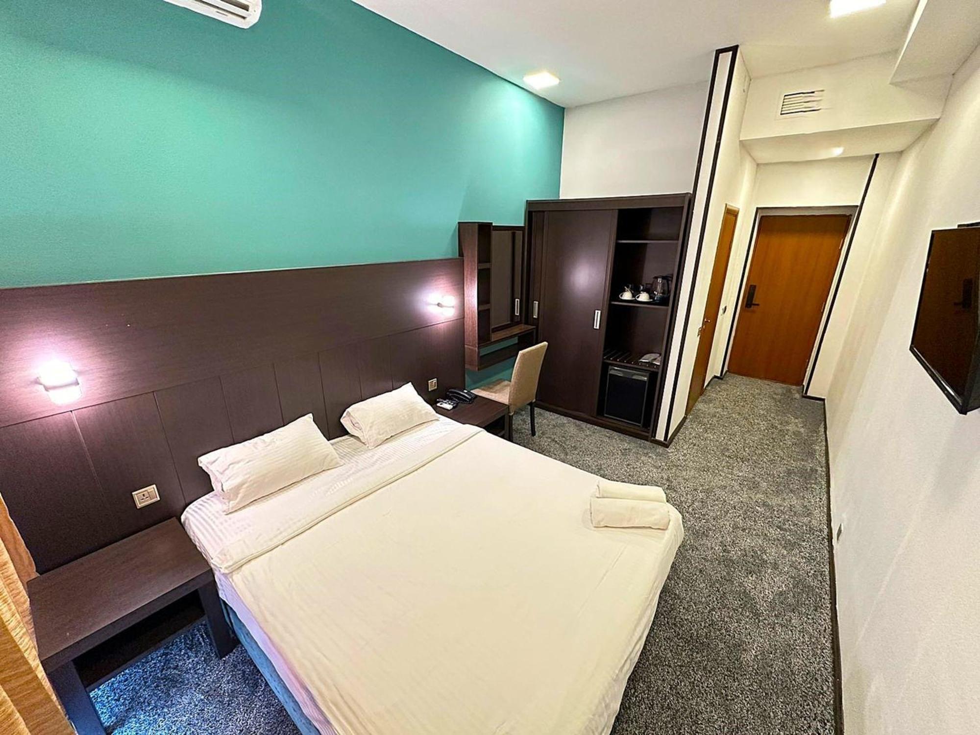 Crossway Hotel Masazir Exterior photo
